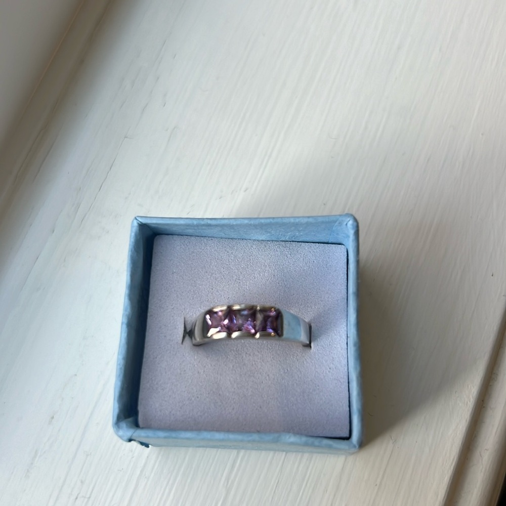925 silver women’s ring, (3) Amethyst stones (unsure real or simulated) …